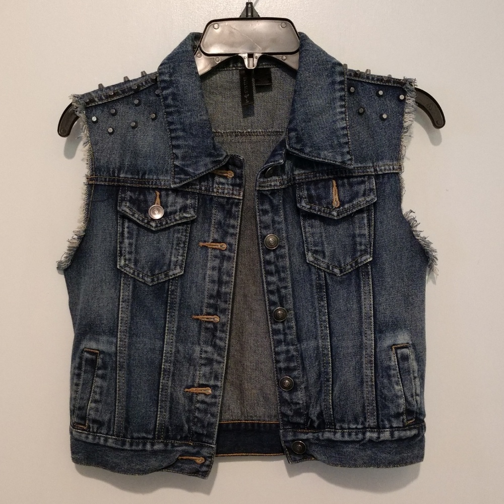 Full Tilt Jean Vest With Studs On Shoulder sz Small